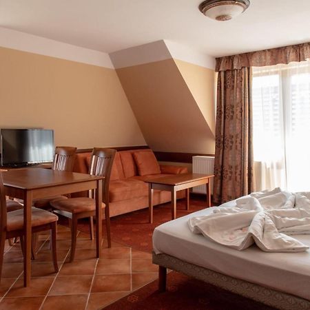 Fonix Wellness *** 1 A Epulet Bed & Breakfast Heviz Exterior photo