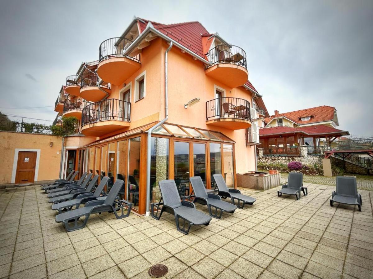 Fonix Wellness *** 1 A Epulet Bed & Breakfast Heviz Exterior photo