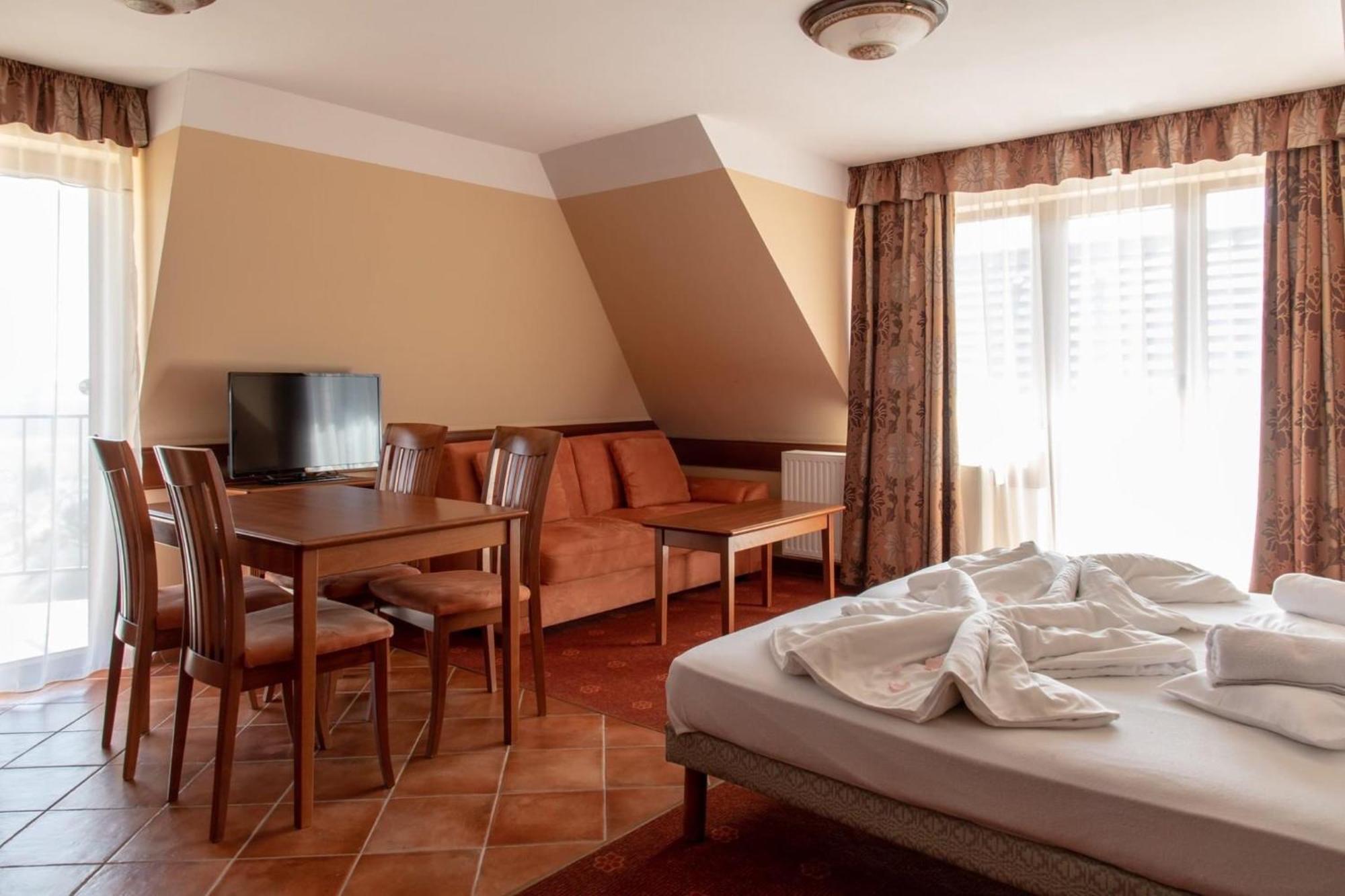 Fonix Wellness *** 1 A Epulet Bed & Breakfast Heviz Exterior photo