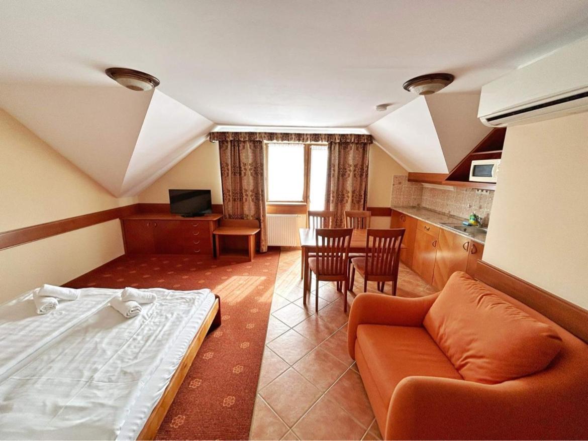 Fonix Wellness *** 1 A Epulet Bed & Breakfast Heviz Exterior photo