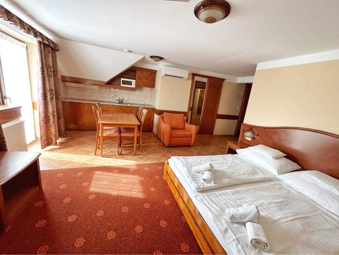 Fonix Wellness *** 1 A Epulet Bed & Breakfast Heviz Exterior photo