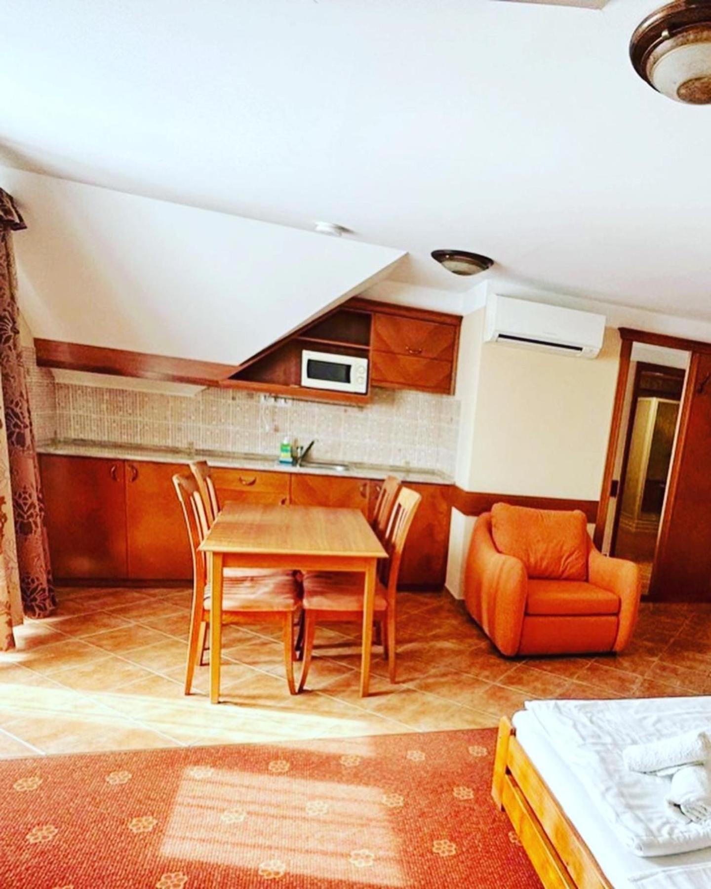 Fonix Wellness *** 1 A Epulet Bed & Breakfast Heviz Exterior photo