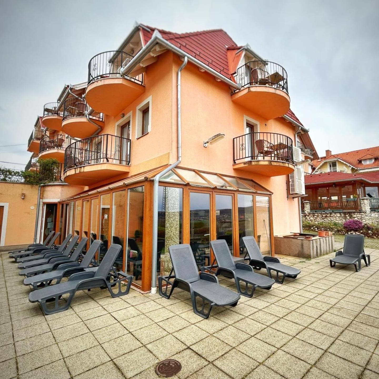 Fonix Wellness *** 1 A Epulet Bed & Breakfast Heviz Exterior photo