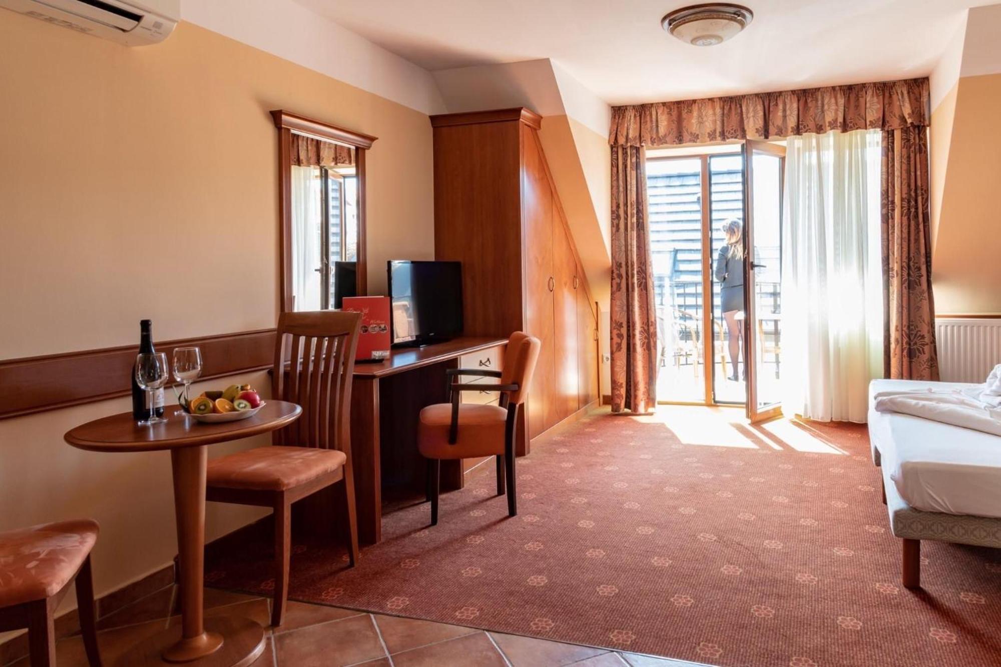 Fonix Wellness *** 1 A Epulet Bed & Breakfast Heviz Exterior photo