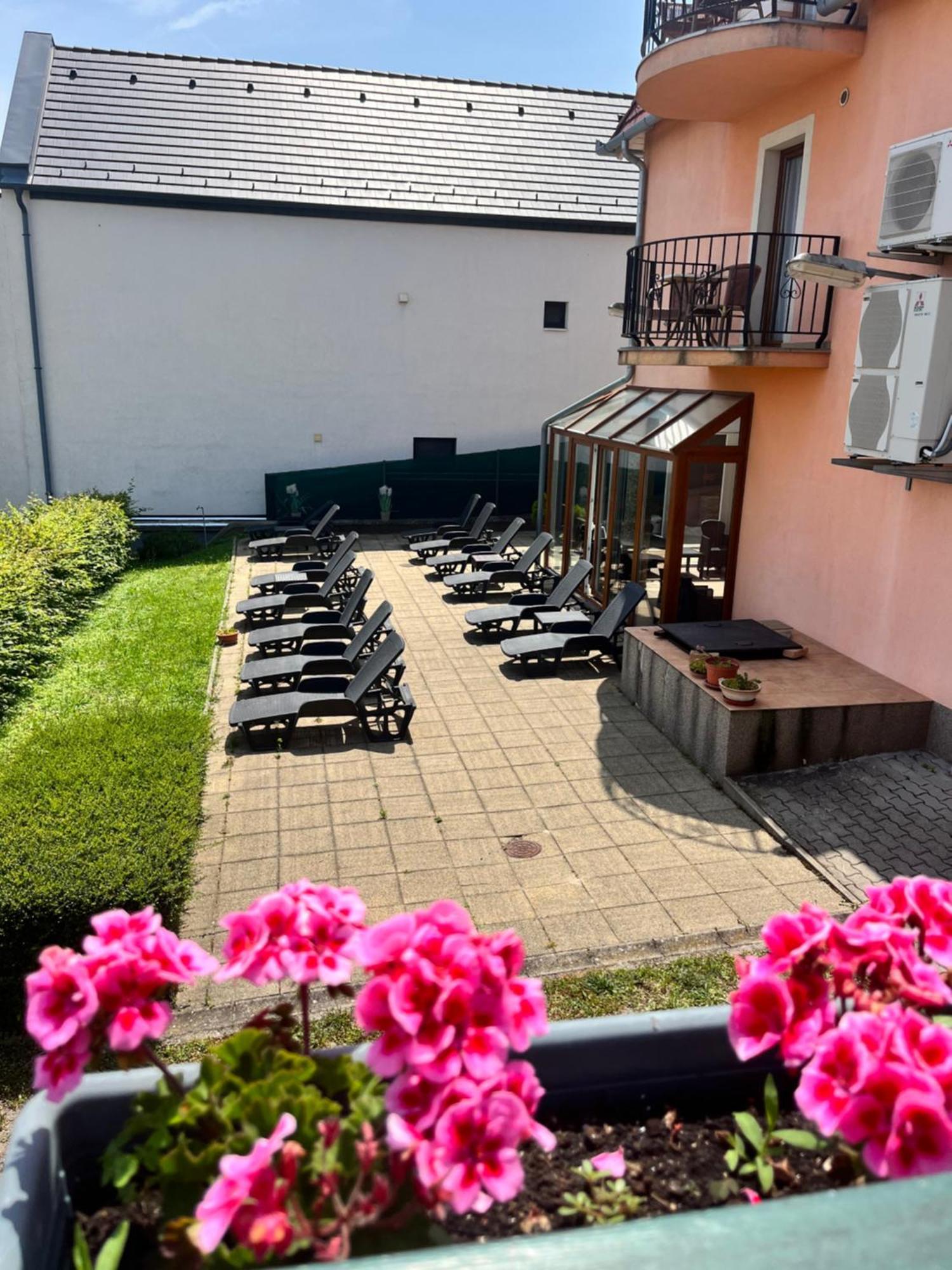 Fonix Wellness *** 1 A Epulet Bed & Breakfast Heviz Exterior photo