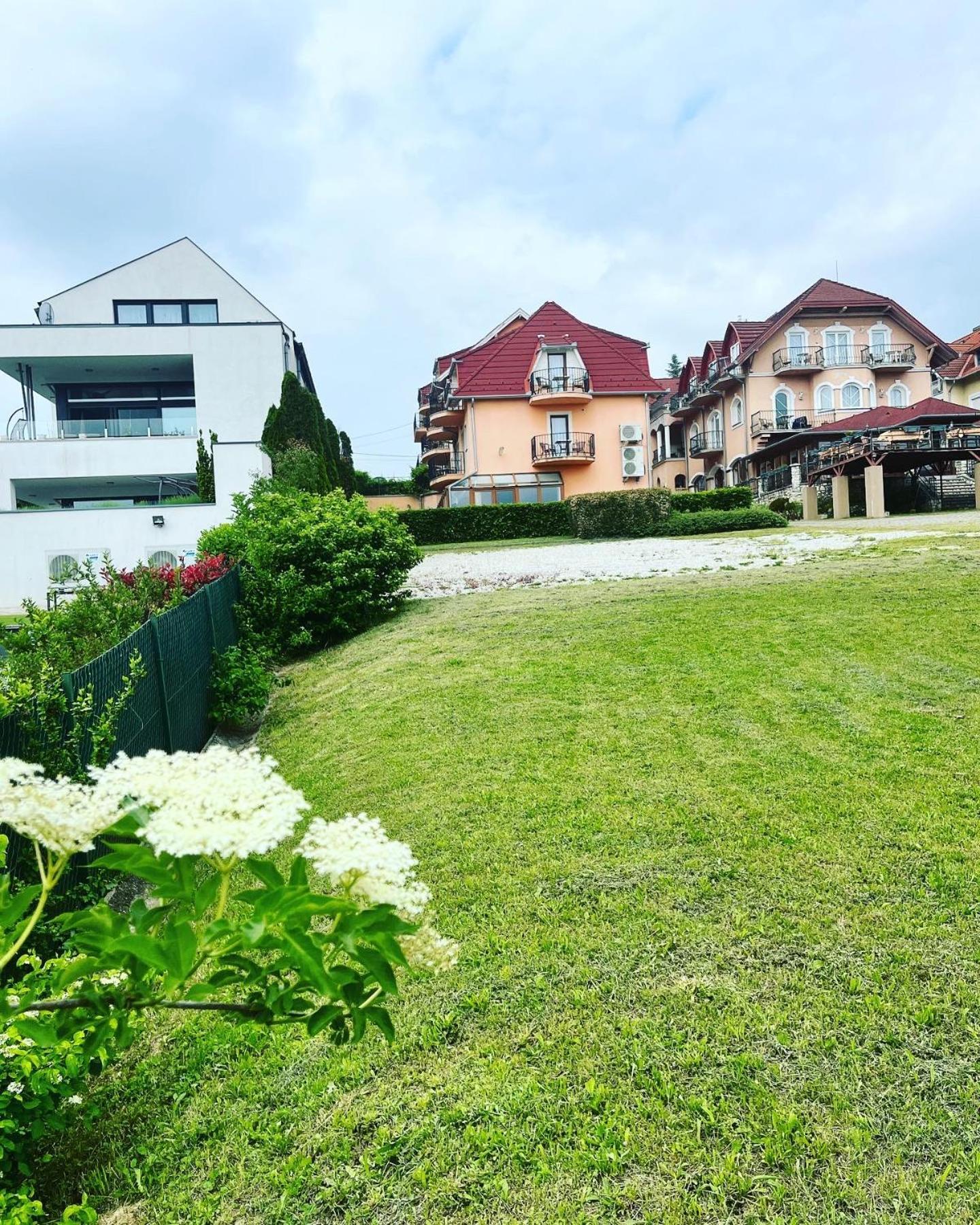 Fonix Wellness *** 1 A Epulet Bed & Breakfast Heviz Exterior photo